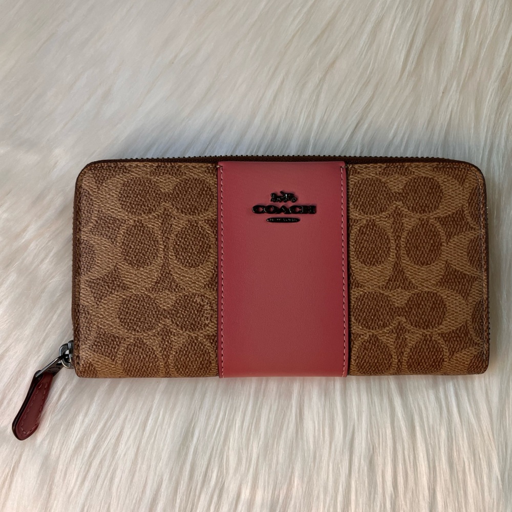 Brand New Without Tag Coach Long Wallet In Pink And Brown Color